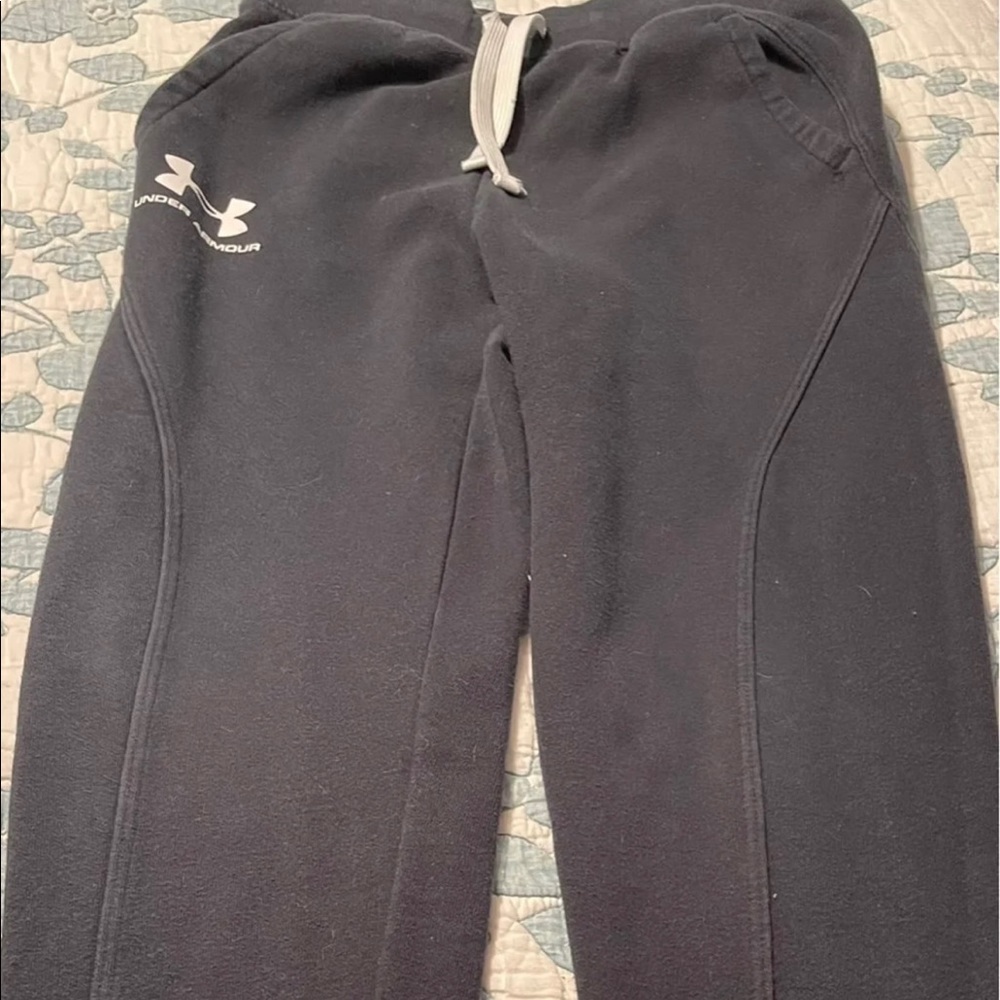 Under Armour youth boys black sweatpants size medium in excellent condition.